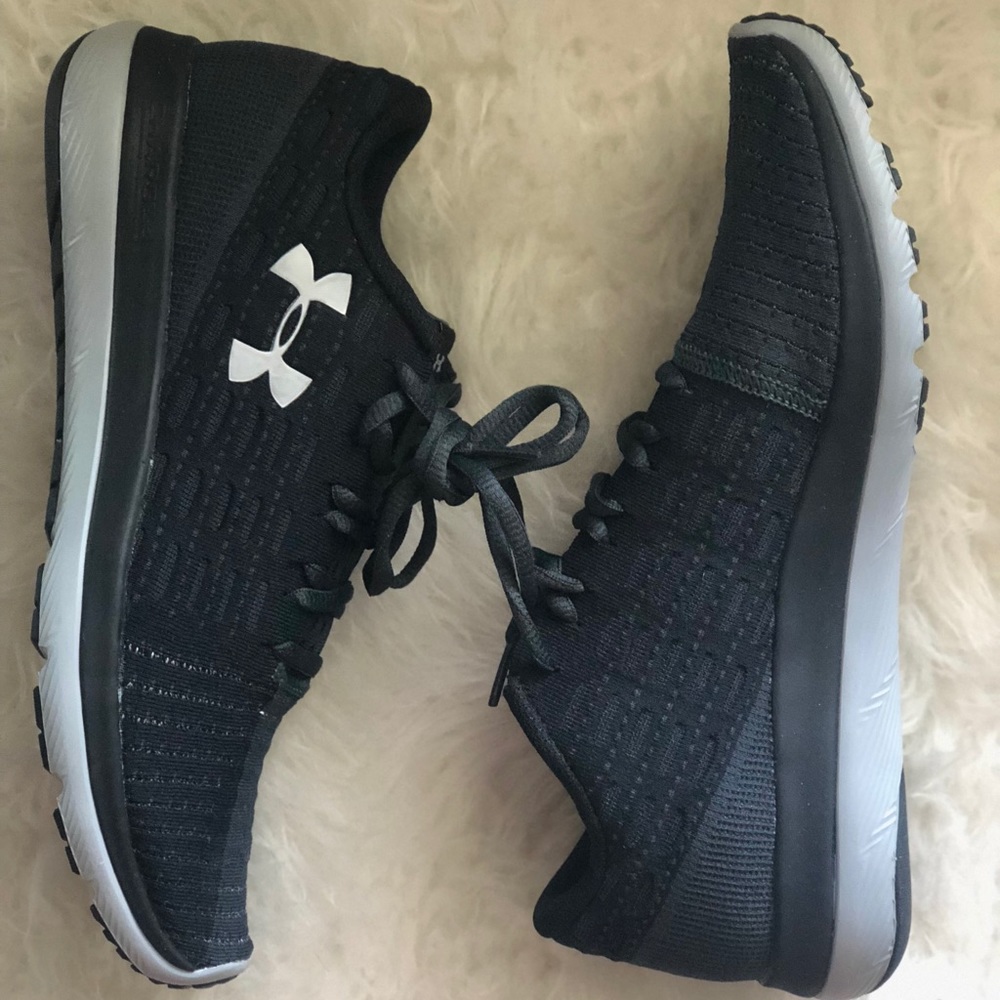 UNDER ARMOR Women’s Slingflex running shoe